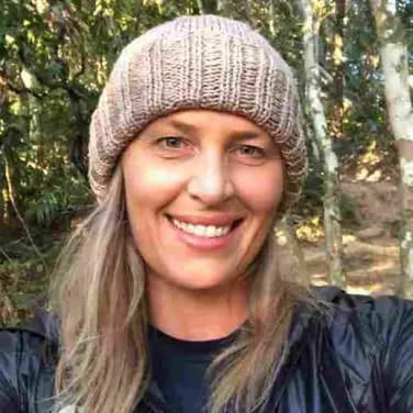 Emma , Former Nurse, buyer , Santa Anna,USA